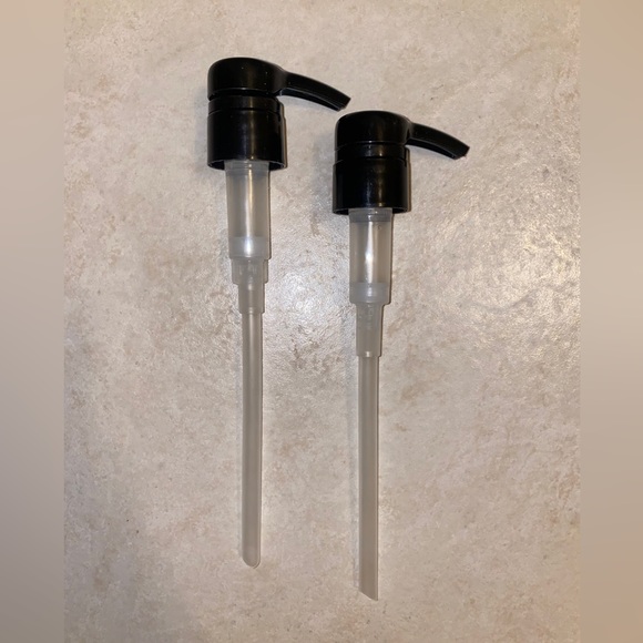 ✨Oribe Gold Lust Repair & Restore Shampoo & Conditioner Liter W/PUMPS & SAMPLES✨ - Picture 6 of 6